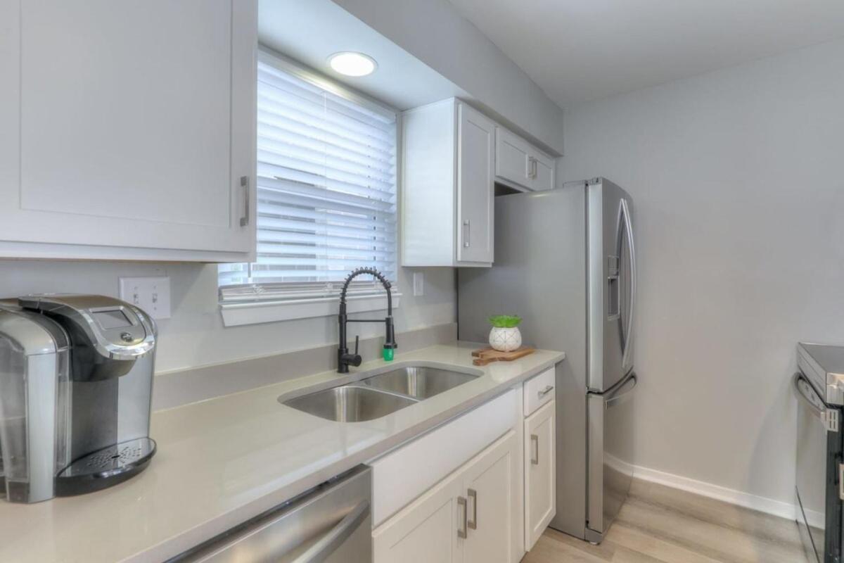 Walk To Broadway Riverfront Condo With Pool Nashville Extérieur photo